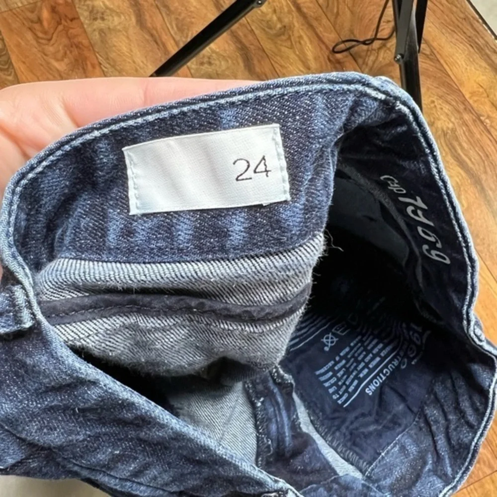 Gap dark wash denim pencil skirt B7-36